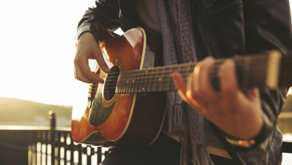 Nauka gry na gitarze akustycznej